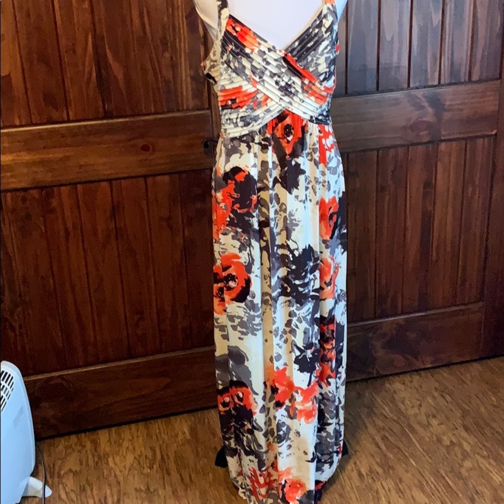 Maxi dress gray, orange and cream pattern.